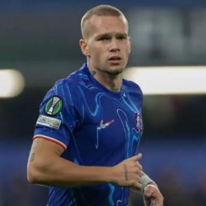 记者：穆德里克目前租用英格兰一非职业联赛球队的场地训练