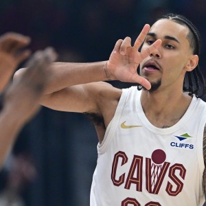 解说：泰森一点也不贪功 当诱饵吸引防守助攻莫布里 完成制胜一击